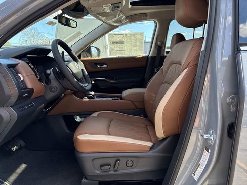 New 2026 Nissan Pathfinder Platinum AWD/4WD image 12