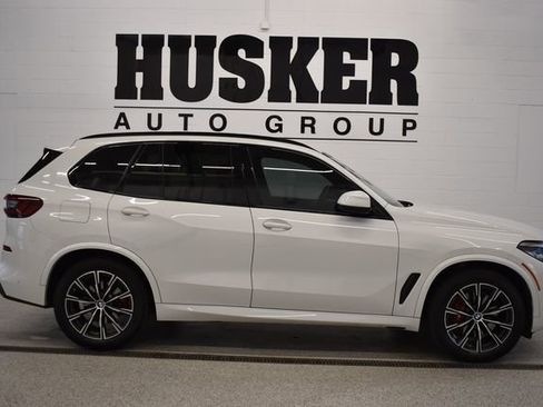 Used 2022 BMW X5 xDrive40i w/ M Sport Package AWD/4WD image 2