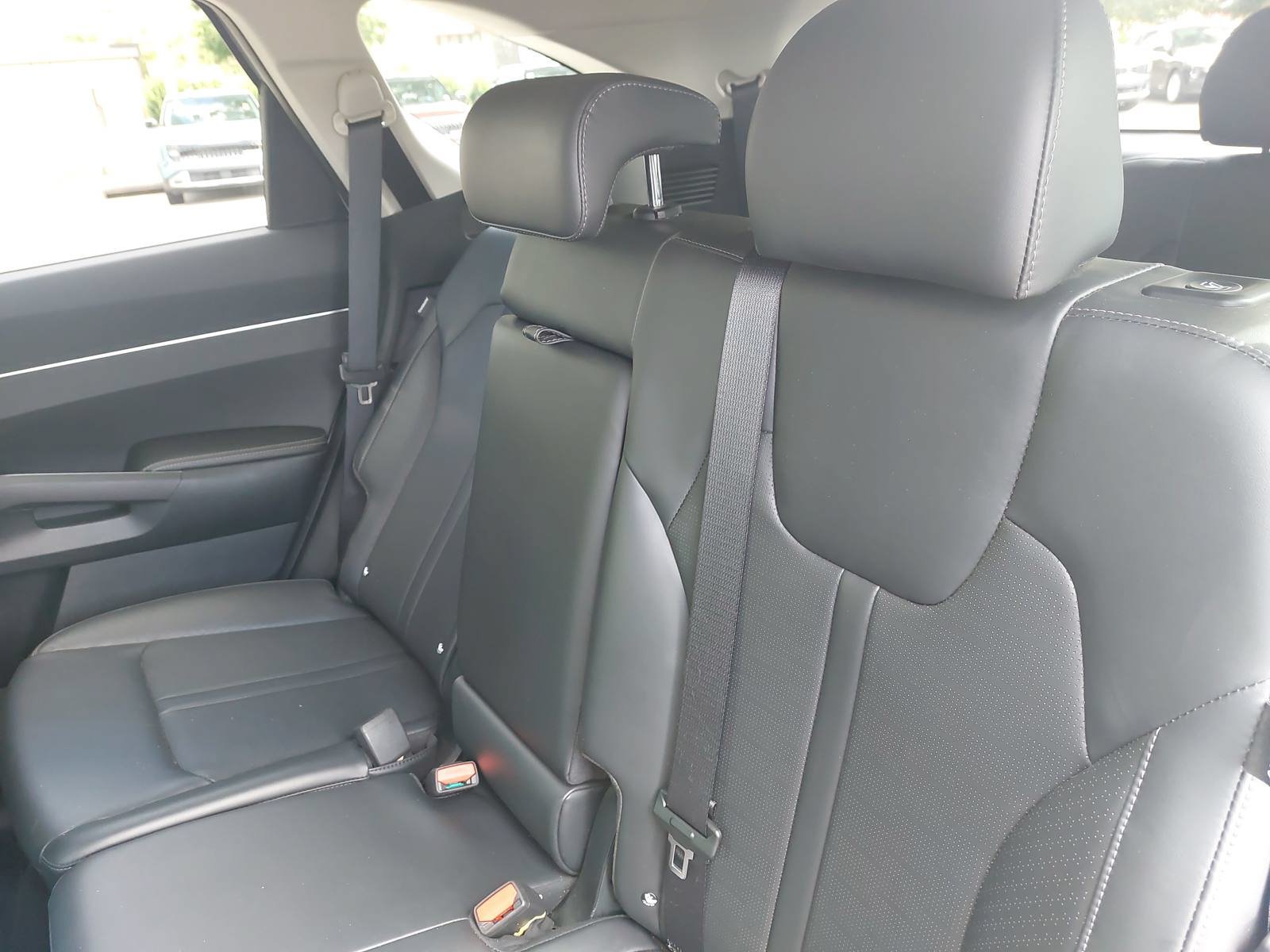 Used 2024 Kia Sorento S w/ Panoramic Sunroof Package FWD image 14