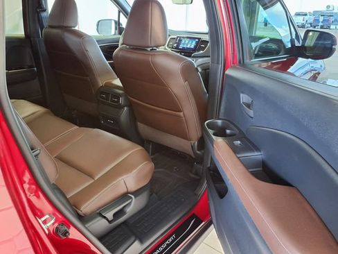 Certified 2025 Honda Passport EX-L image 28