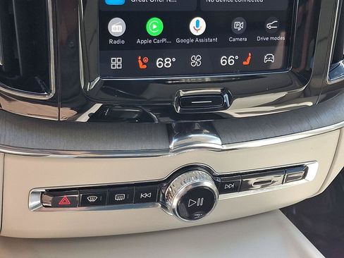 Certified 2025 Volvo XC60 T8 Plus w/ Climate Package AWD/4WD image 17