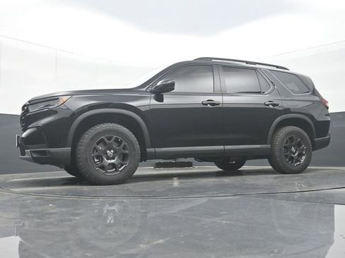 Used 2025 Honda Pilot TrailSport image 27