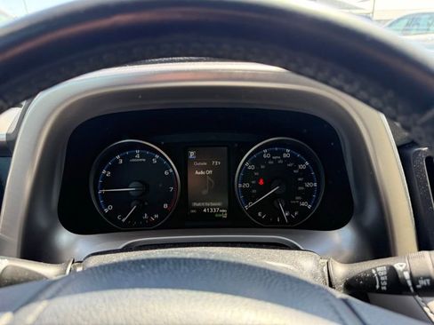 Used 2018 Toyota RAV4 XLE AWD/4WD image 11