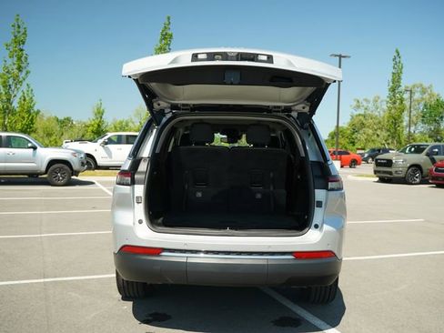 Used 2022 Jeep Grand Cherokee L Limited image 18