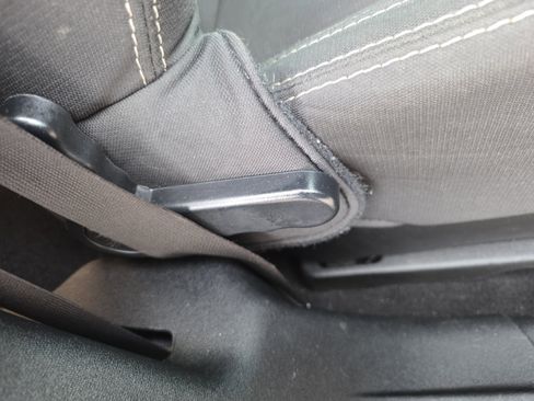 Used 2017 Jeep Wrangler Sahara w/ Connectivity Group image 33