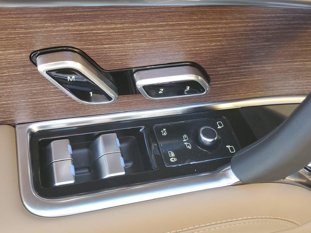 New 2026 Land Rover Range Rover Long Wheelbase SE AWD/4WD image 11