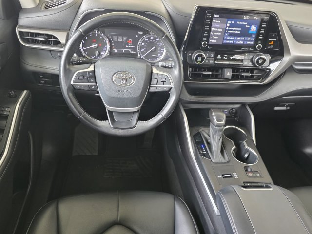 Used 2022 Toyota Highlander XLE FWD image 13