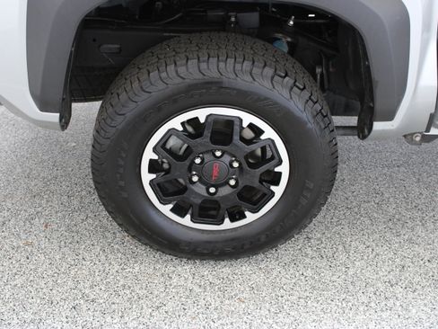 Used 2025 Toyota Tacoma TRD Off-Road AWD/4WD image 6