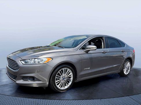 Used 2014 Ford Fusion SE w/ Equipment Group 502A FWD image 2