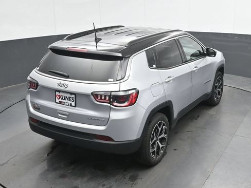 Used 2025 Jeep Compass Limited AWD/4WD image 30