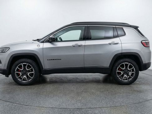 Used 2025 Jeep Compass Trailhawk image 5