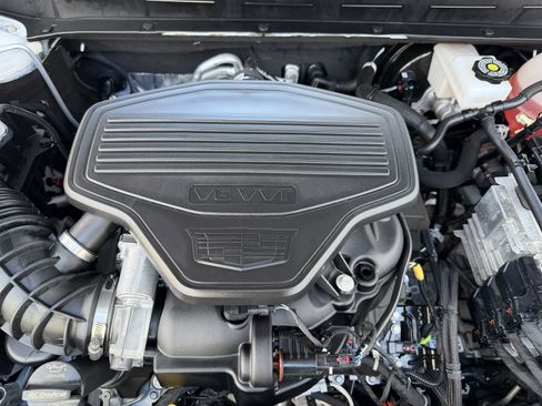 Used 2025 Cadillac XT6 Premium Luxury w/ LPO, Floor Liner Package image 40