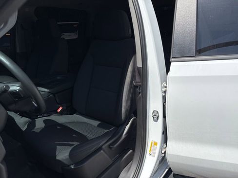 Used 2022 Chevrolet Silverado 1500 Custom w/ Safety Confidence Package AWD/4WD image 3