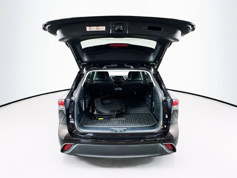 Used 2022 Toyota Highlander XLE image 29