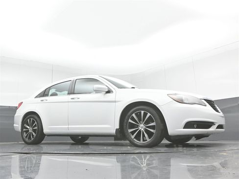Used 2012 Chrysler 200 S image 30