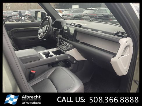Used 2025 Land Rover Defender 110 S image 19