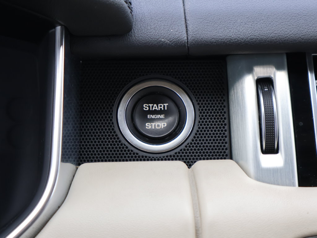 Used 2013 Land Rover Range Rover HSE AWD/4WD image 26