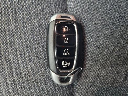 Used 2023 Hyundai Venue Limited FWD image 32