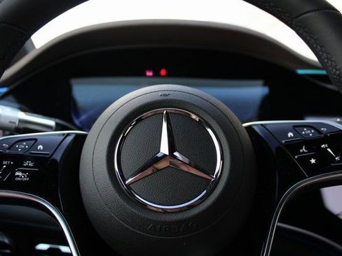 Used 2023 Mercedes-Benz EQS 580 4MATIC Sedan image 13