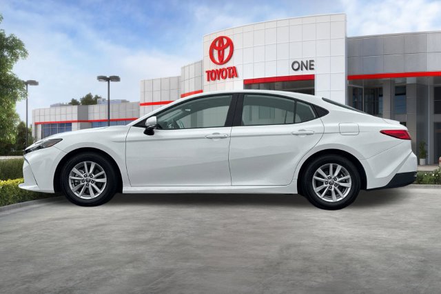 Used 2025 Toyota Camry LE FWD image 8