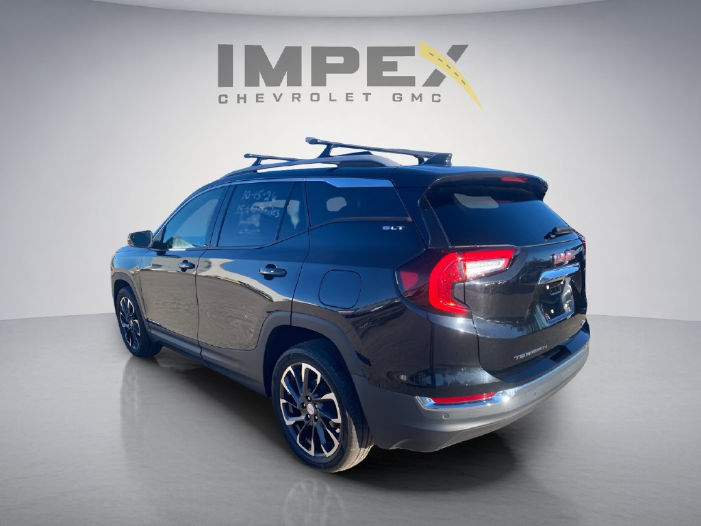 Used 2022 GMC Terrain SLT w/ Infotainment Package II AWD/4WD image 3