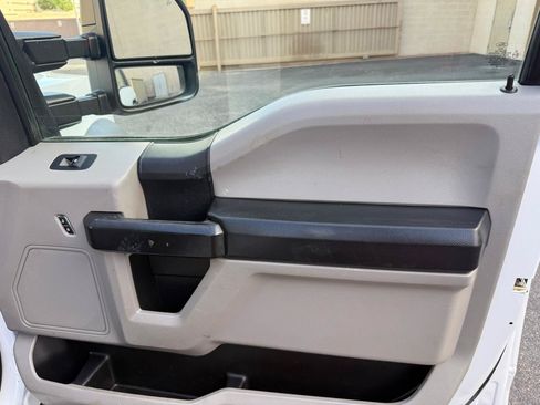 Used 2018 Ford F550 2WD Regular Cab Super Duty image 15
