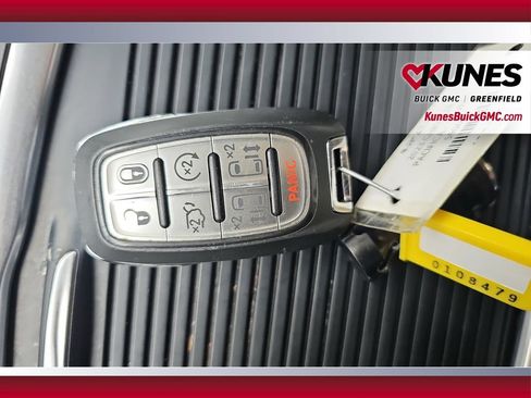 Used 2023 Chrysler Pacifica Touring-L FWD image 28