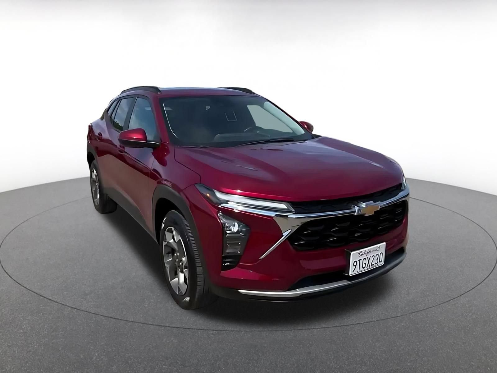 Used 2025 Chevrolet Trax LT w/ LT Convenience Package FWD image 3