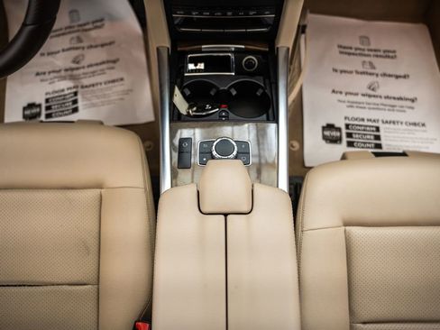 Used 2016 Mercedes-Benz E 350 4MATIC Sedan image 26