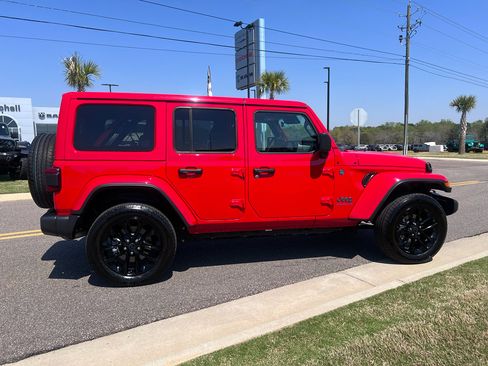 Certified 2025 Jeep Wrangler Unlimited Sahara w/ Safety Group AWD/4WD image 7