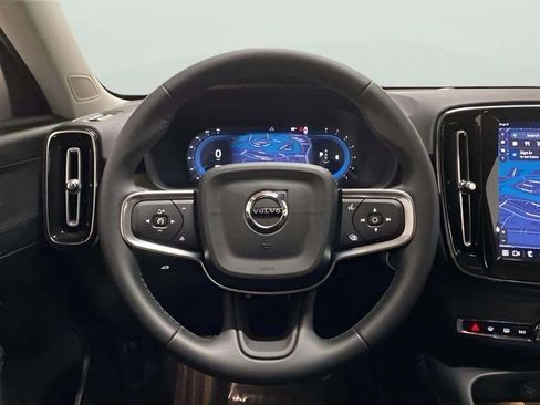 Used 2025 Volvo XC40 B5 Plus image 10