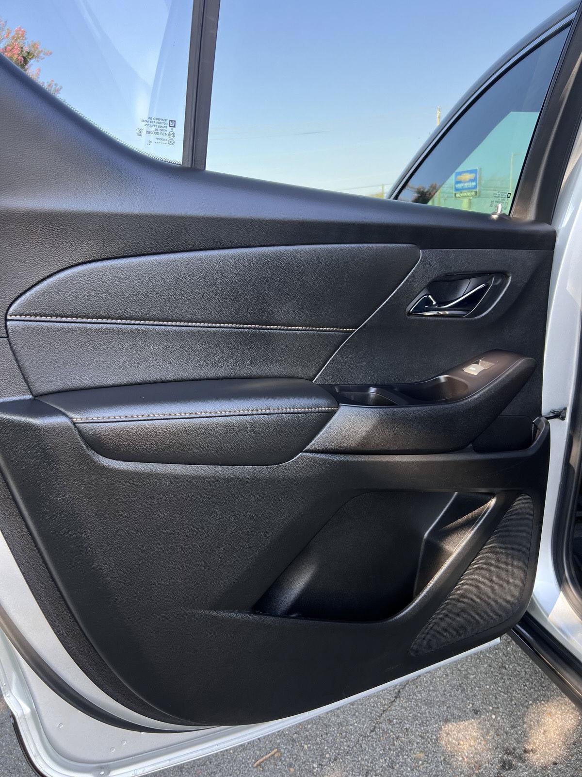 Used 2020 Chevrolet Traverse LT FWD image 20