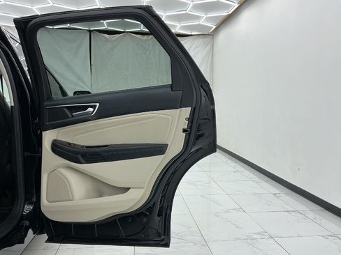 Used 2016 Ford Edge Titanium FWD image 28