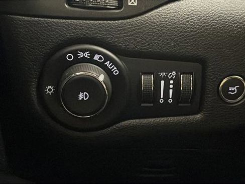 Used 2022 Jeep Cherokee Trailhawk w/ Sun, Sound & Nav Group AWD/4WD image 34