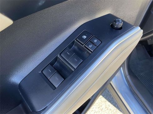 Used 2023 Toyota Highlander XLE image 21