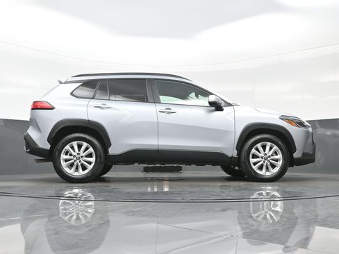 Used 2024 Toyota Corolla Cross LE image 33