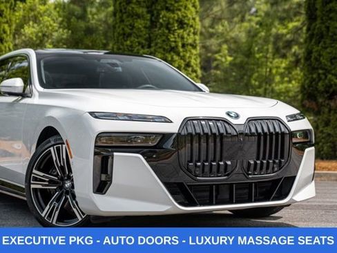 Used 2023 BMW i7 xDrive60 w/ Executive Package 2 AWD/4WD image 6