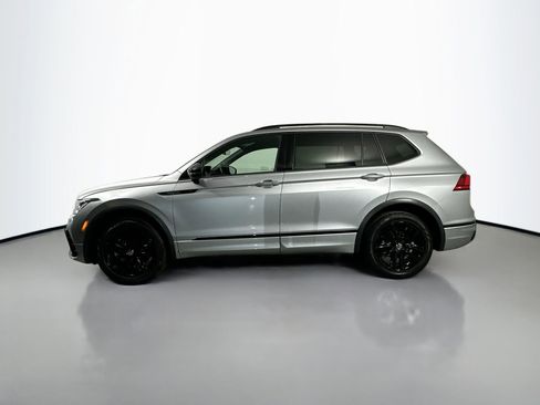 Certified 2022 Volkswagen Tiguan SE R-Line image 8