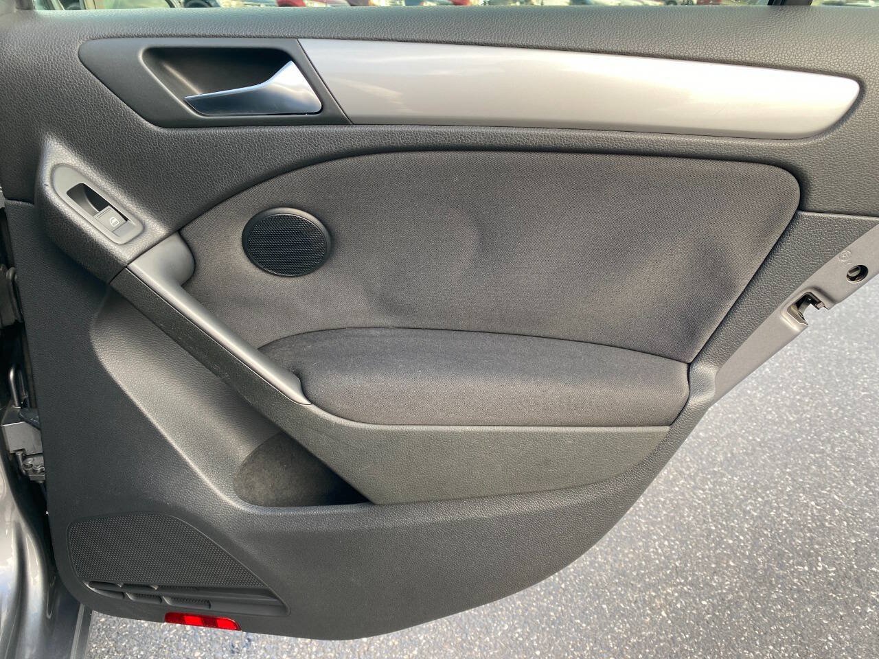 Used 2013 Volkswagen Golf 4-Door FWD image 26