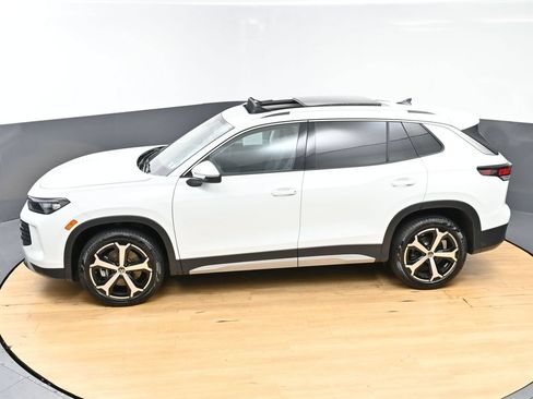 Used 2025 Volkswagen Tiguan SE w/ Panoramic Sunroof Package AWD/4WD image 7