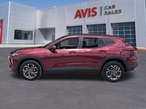 Used 2025 Chevrolet Trax LT w/ LT Convenience Package FWD image 10
