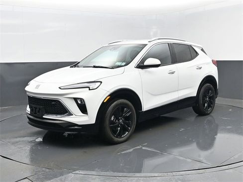 Used 2024 Buick Encore GX Sport Touring image 2