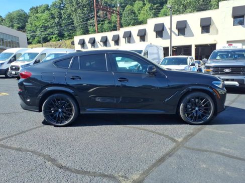 Used 2022 BMW X6 xDrive40i w/ M Sport Package AWD/4WD image 4