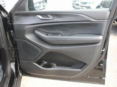 Used 2023 Jeep Grand Cherokee Altitude image 32