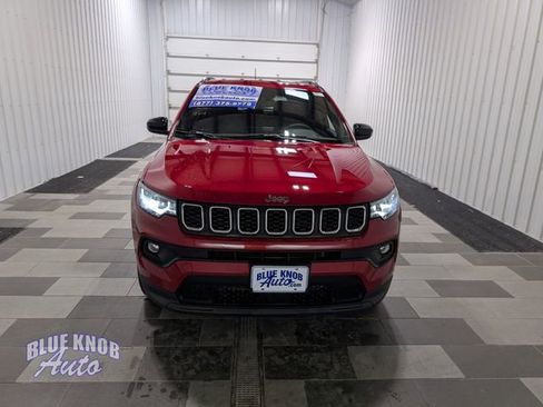 Used 2025 Jeep Compass Latitude AWD/4WD image 6