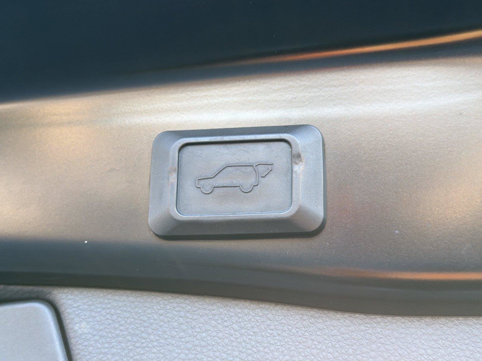 Used 2021 Toyota RAV4 XLE Premium FWD image 18