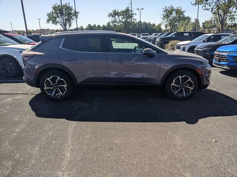 New 2026 Chevrolet Equinox EV LT image 9