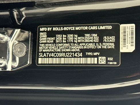Used 2024 Rolls-Royce Cullinan AWD/4WD image 35