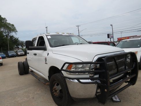 Used 2018 RAM 3500 Tradesman w/ Chrome Appearance Group image 3