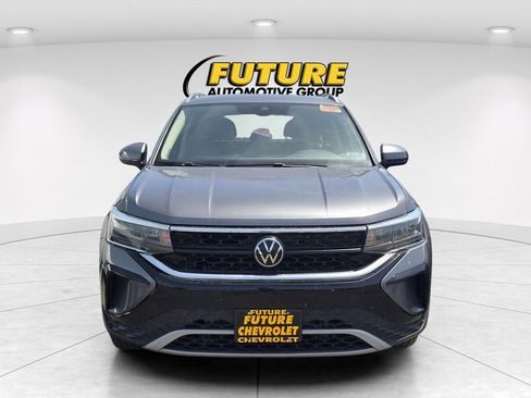 Used 2024 Volkswagen Taos SE FWD image 2